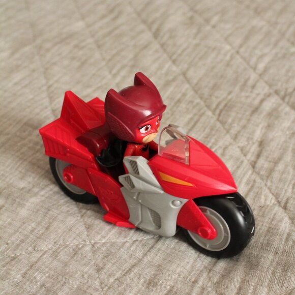 PJ Masks Owlette On Motorcycle - Picture 2 of 2